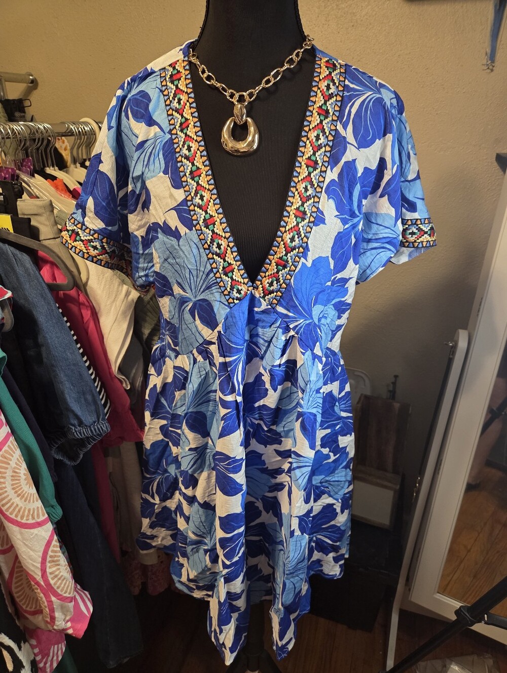 Cupshe Blue Floral V-Neck Mini Dress with Embroidered Trim